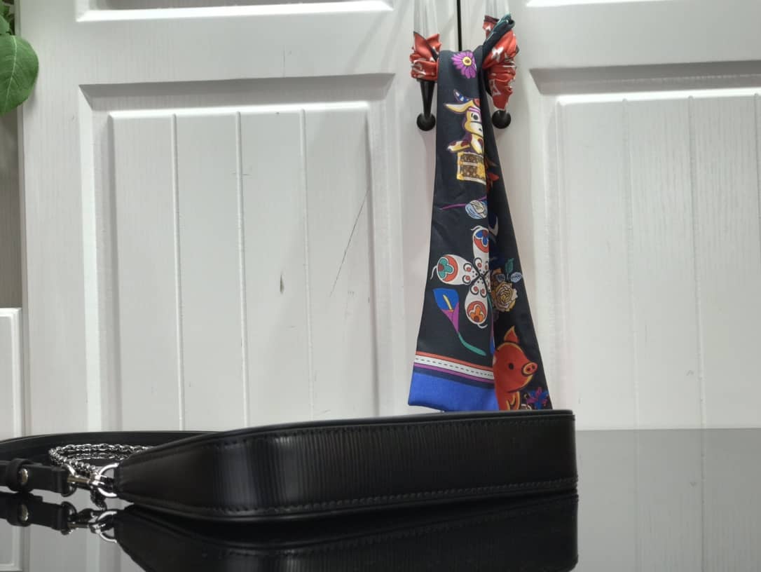 Louis Vuitton Epi Easy Pouch On Strap Replica Bag Black M80471