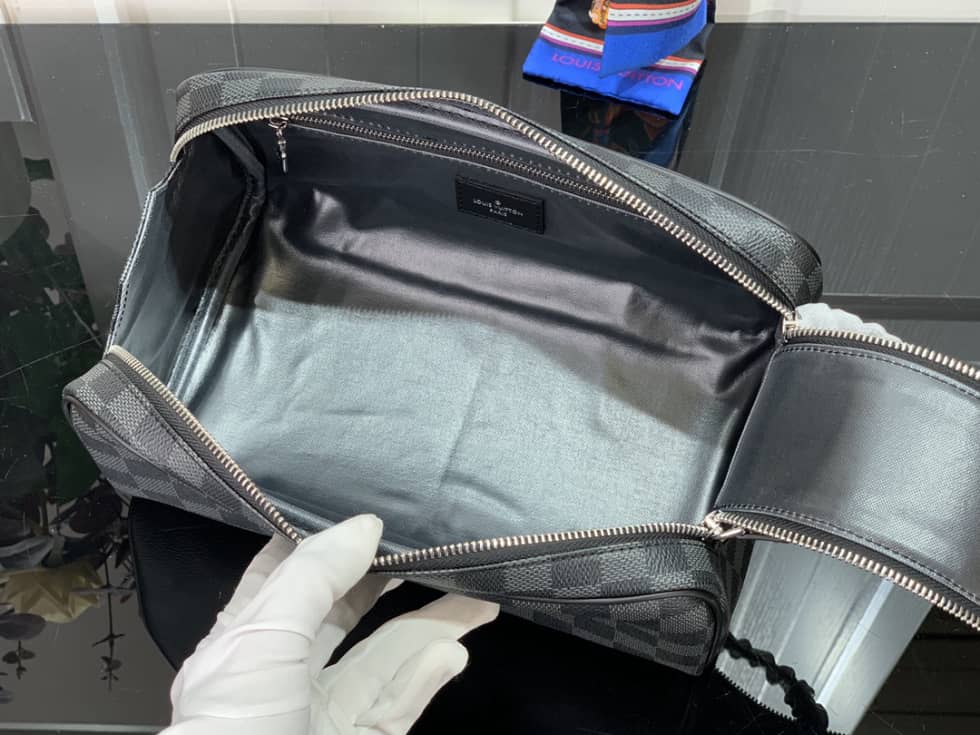 Louis Vuitton Dopp Kit Toilet Pouch Monogram Canvas M44494 Replica