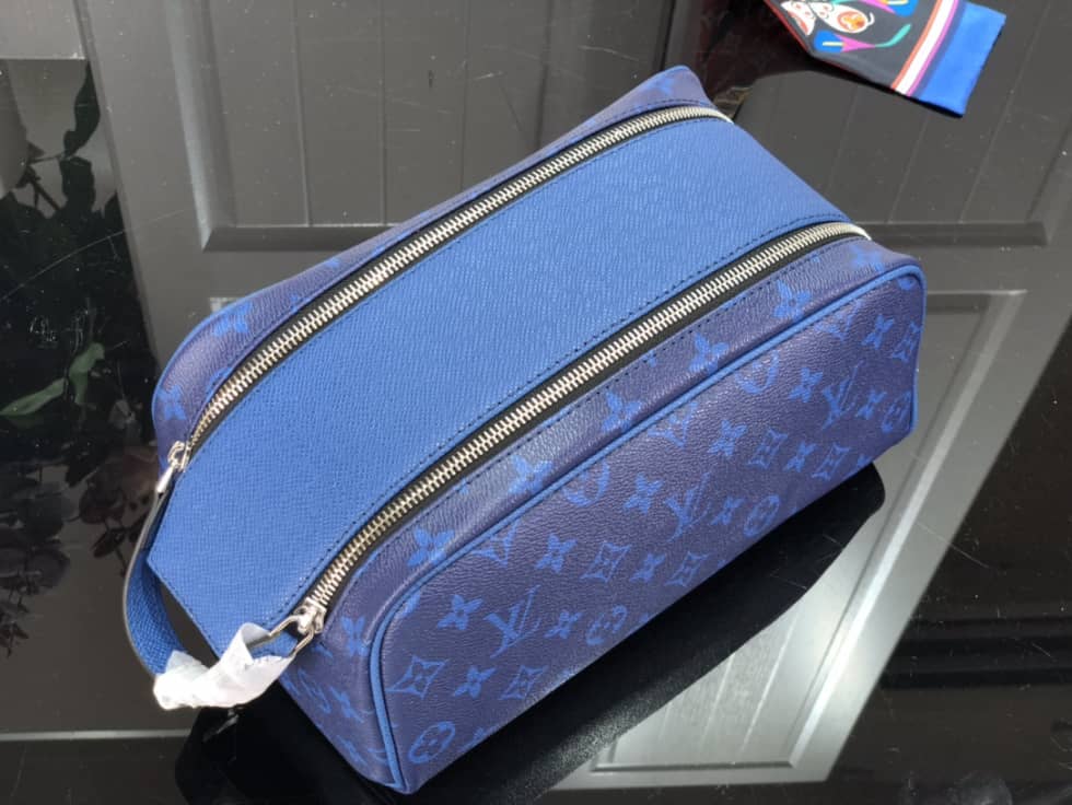 Louis Vuitton Dopp Kit Toilet Pouch Monogram Canvas M44494 Replica