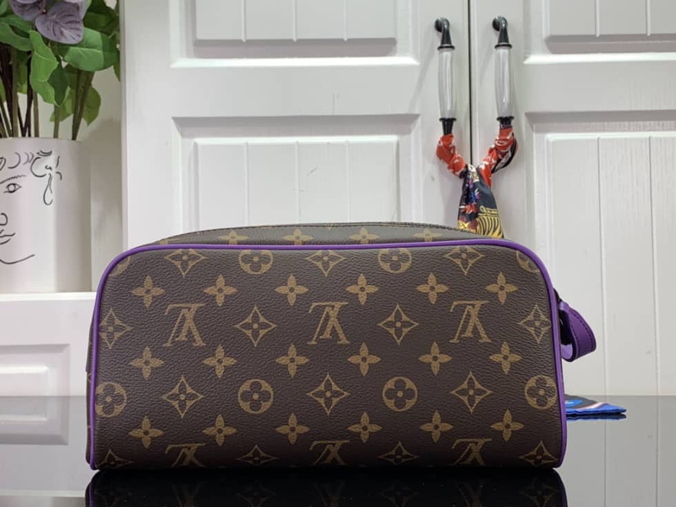Louis Vuitton Dopp Kit Monogram Canvas Toilet Pouch M46253 Replica