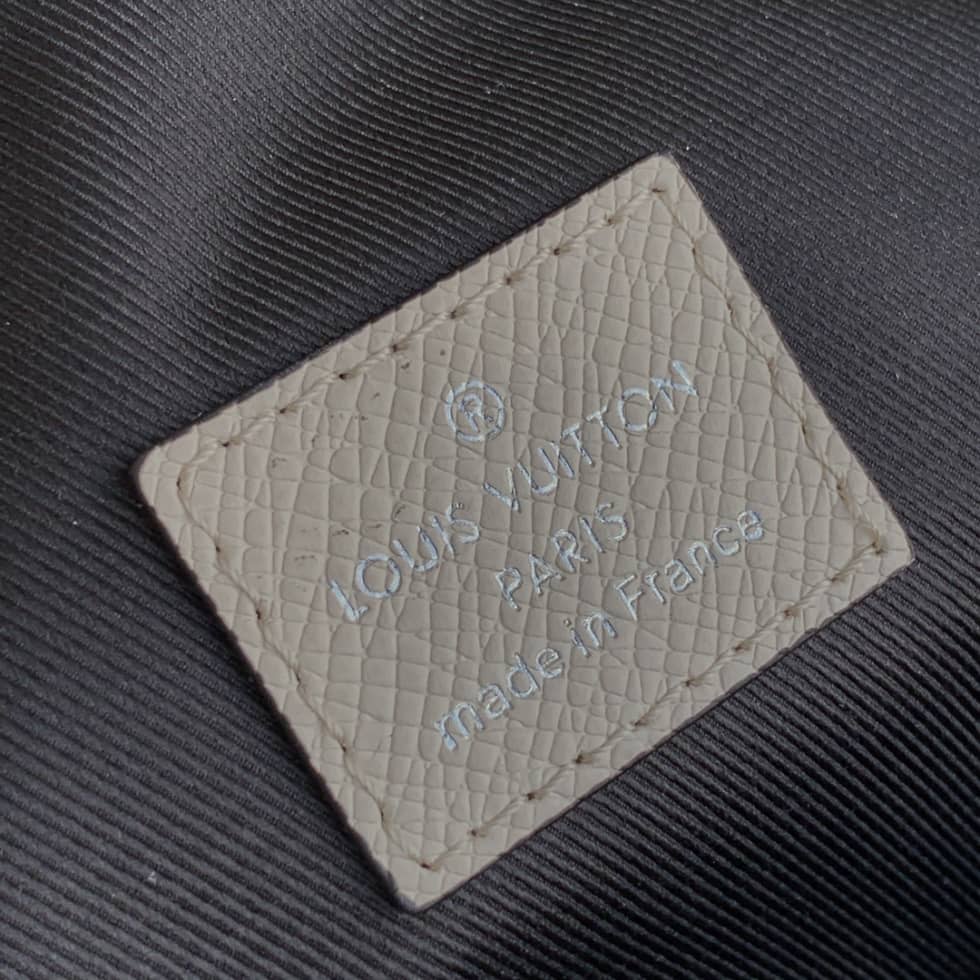 Best Replica Louis Vuitton Taiga Avenue Sling Bag M30803 Replica Shoulder Bag(ColaReps)