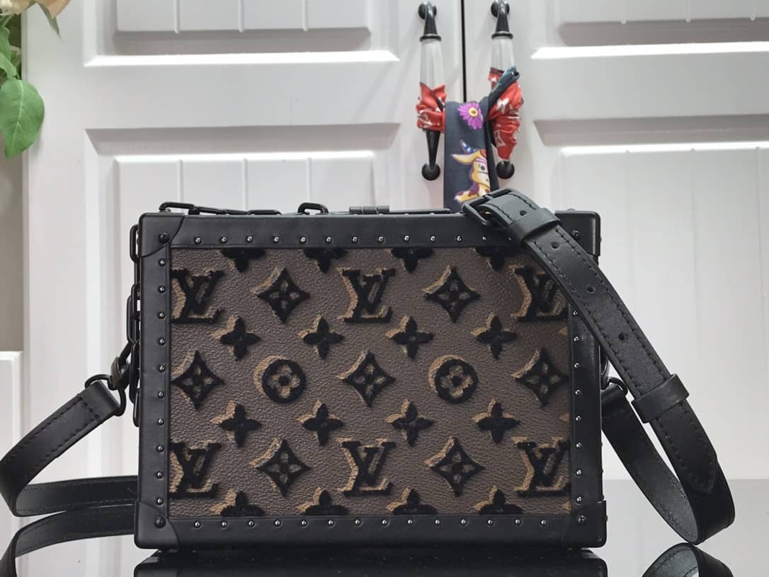 Louis Vuitton Monogram Replica Clutch Box M20233