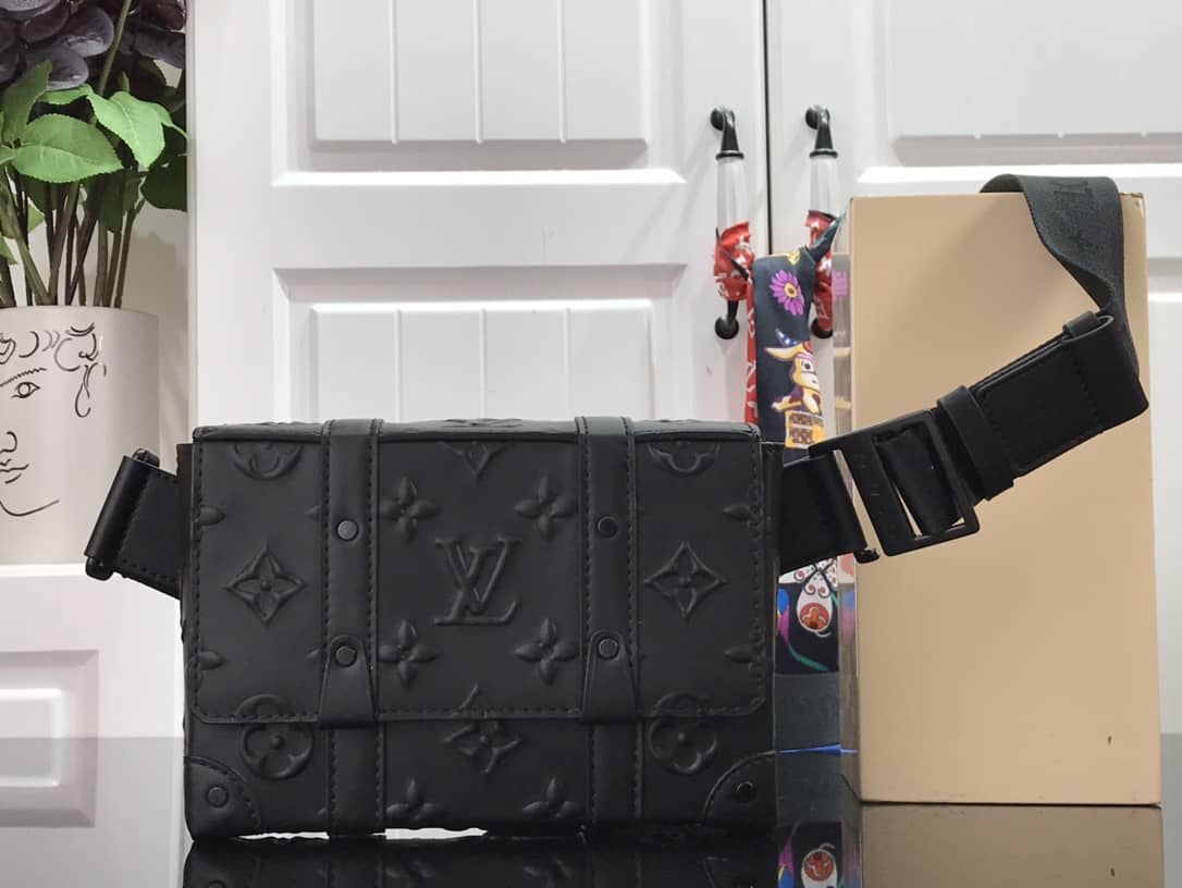 Louis Vuitton Trunk Slingbag Monogram Seal Cowhide Leather Replica M57952