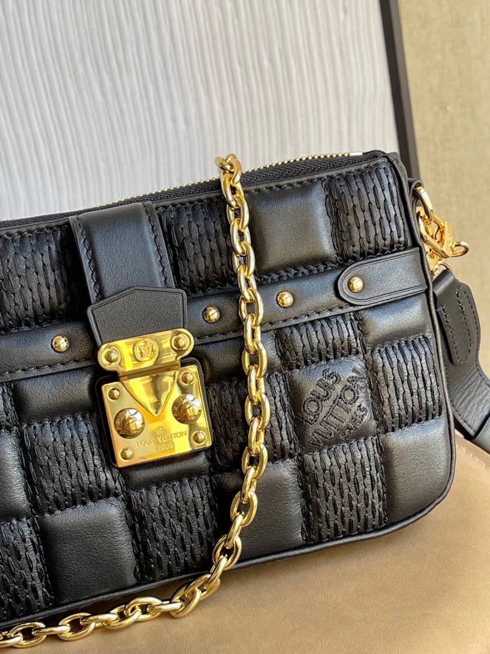 Louis Vuitton Pochette Troca Lamb Leather M59046 Replica Crossbody Bag