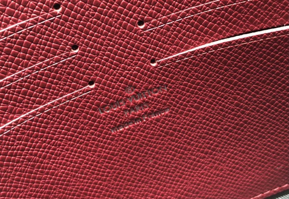 Louis Vuitton Taiga Pochette Voyage Gery M59147 Replica