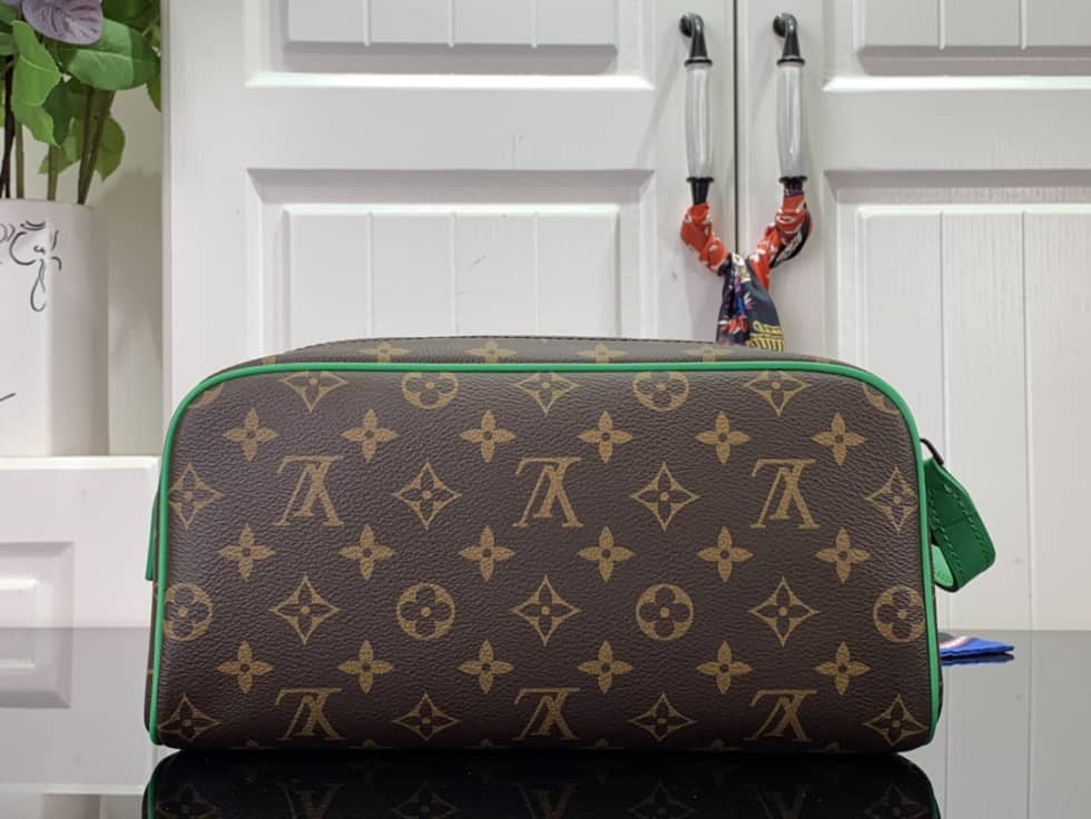 Louis Vuitton Dopp Kit Monogram Canvas Toilet Pouch M46253 Replica