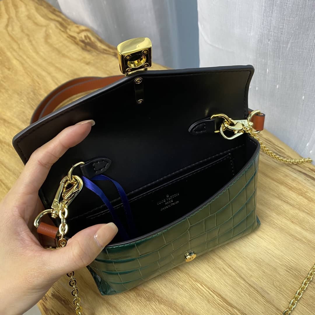 Louis Vuitton Knockoff Chain Clutch Bag Green
