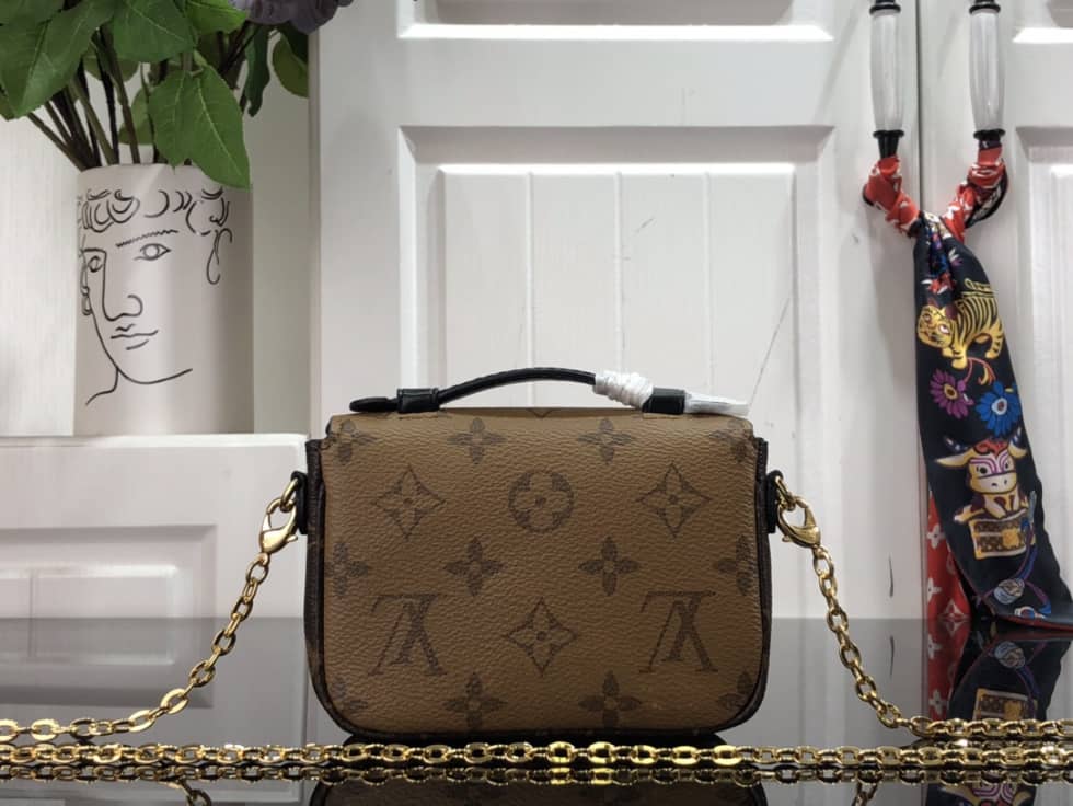 Louis Vuitton Pochette Métis Monogram Reverse M80311 Replica