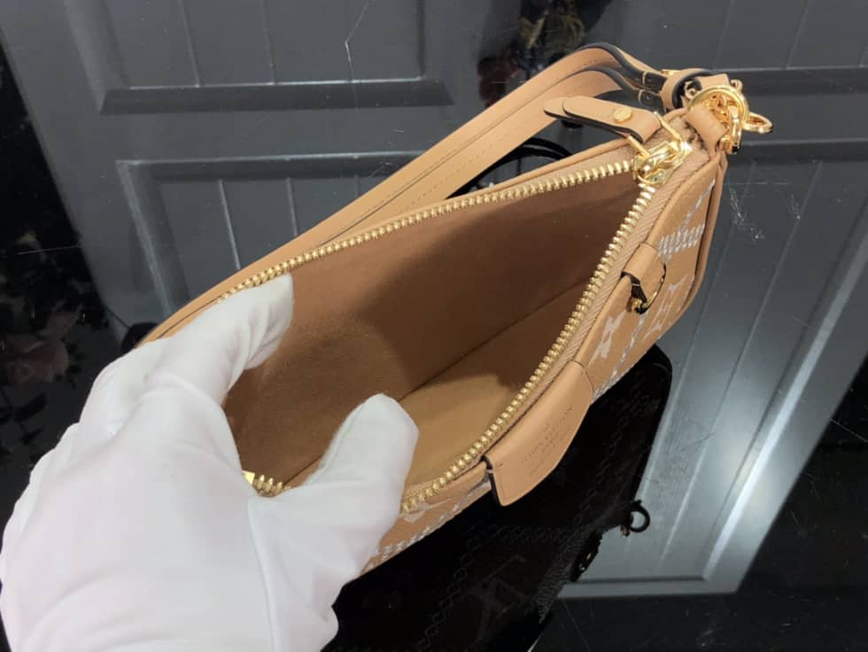 Louis Vuitton Easy Pouch On Strap M81137 Replica Crossbody Bag
