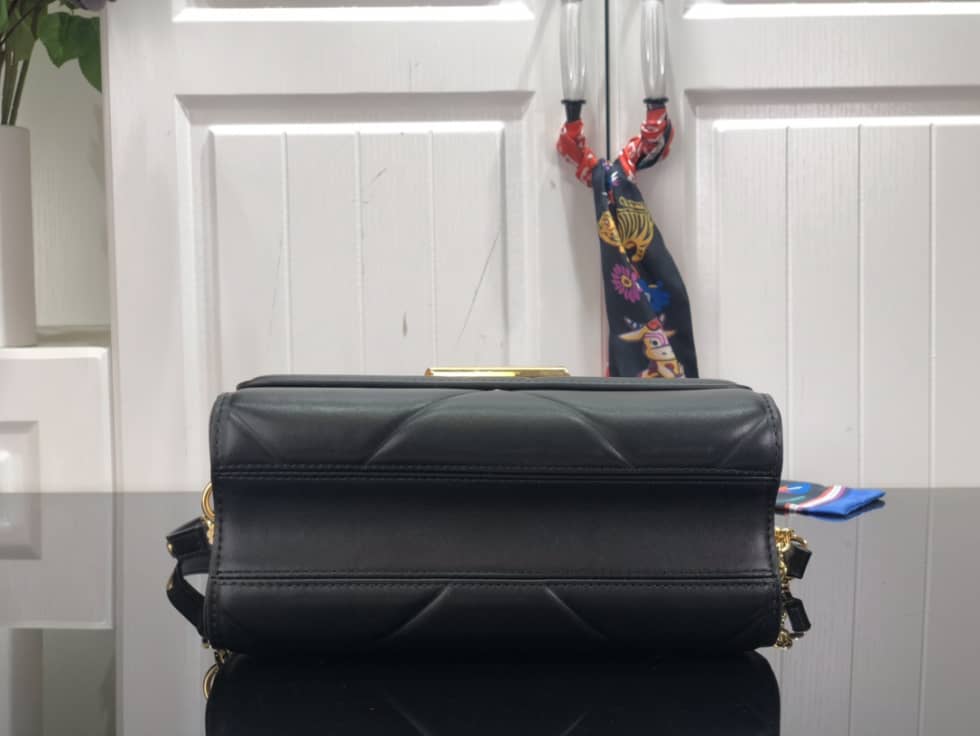 Louis Vuitton Twist MM Leather M59029 Replica Crossbody Bag