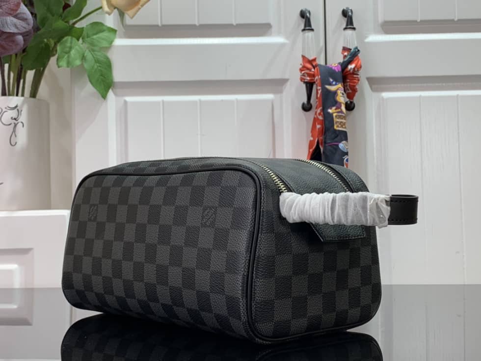 Louis Vuitton Dopp Kit Toilet Pouch Monogram Canvas M44494 Replica