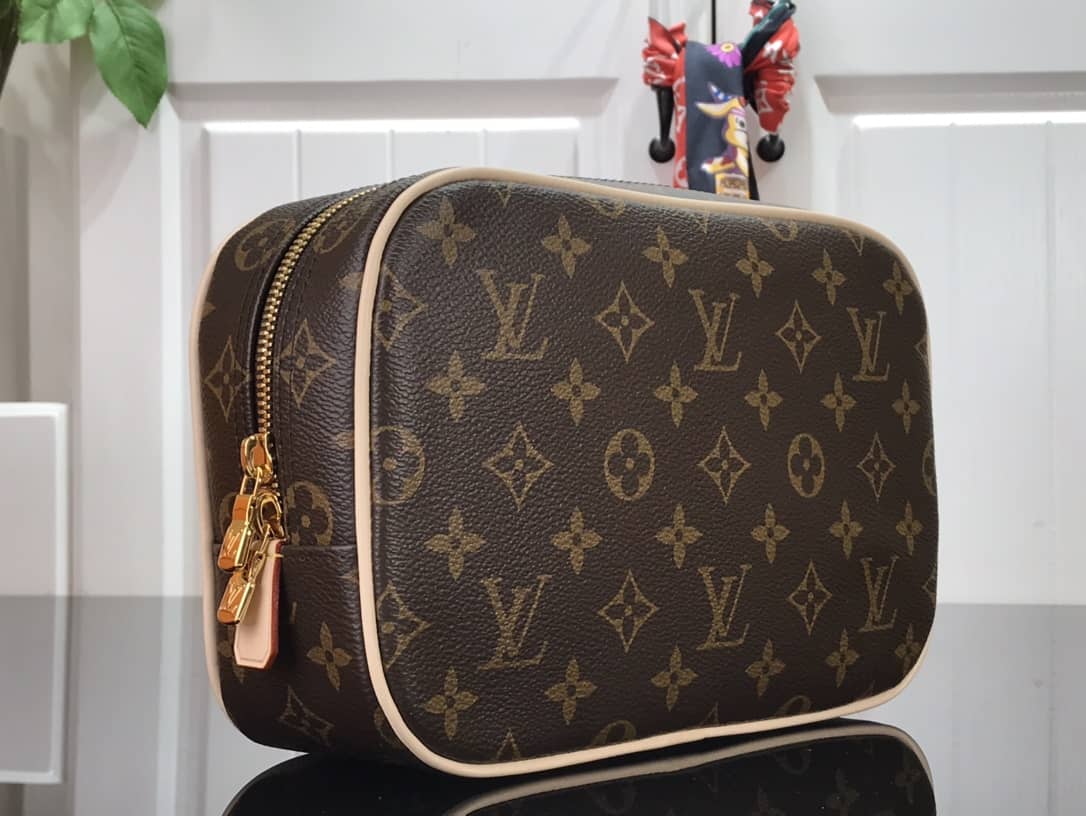 High Quality Designer LV Wash Bag Wholesale