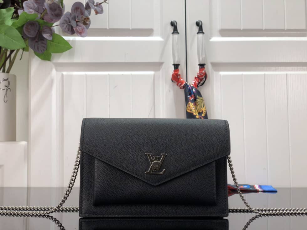 Louis Vuitton Pochette Lock Me Chain M63980 Replica Crossbody Bag