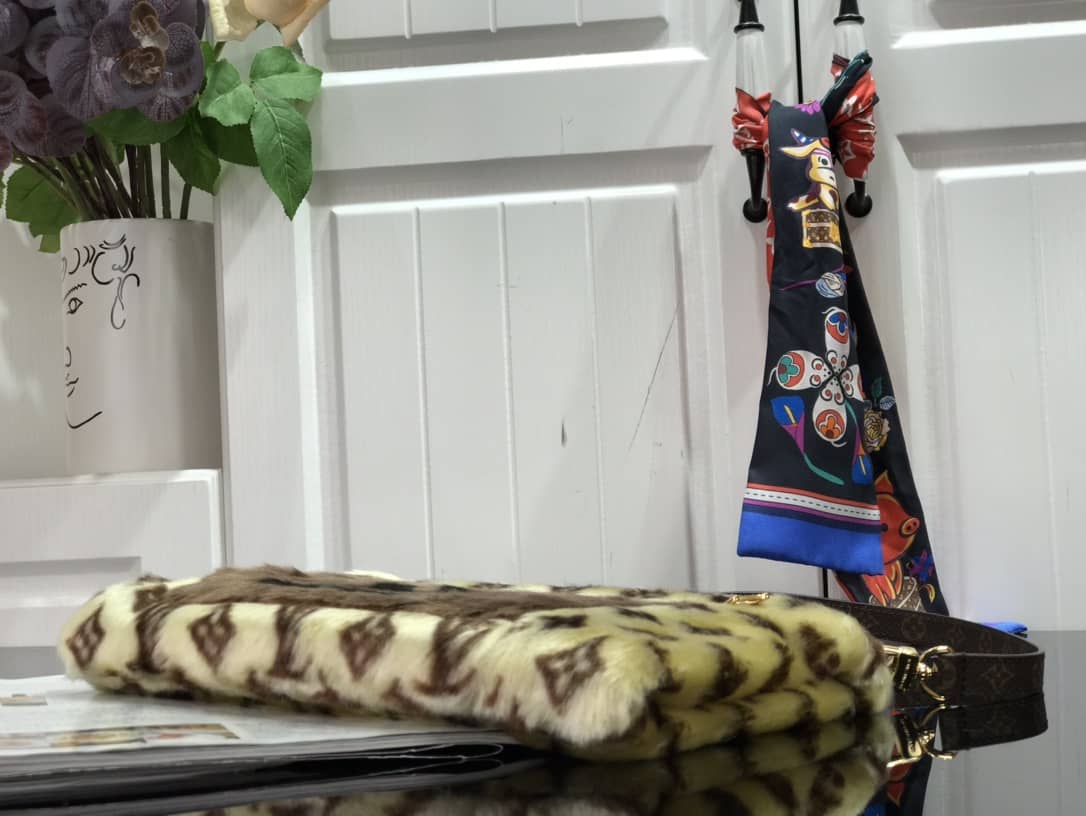 Louis Vuitton In The Winter Muff Replica Bag M76094