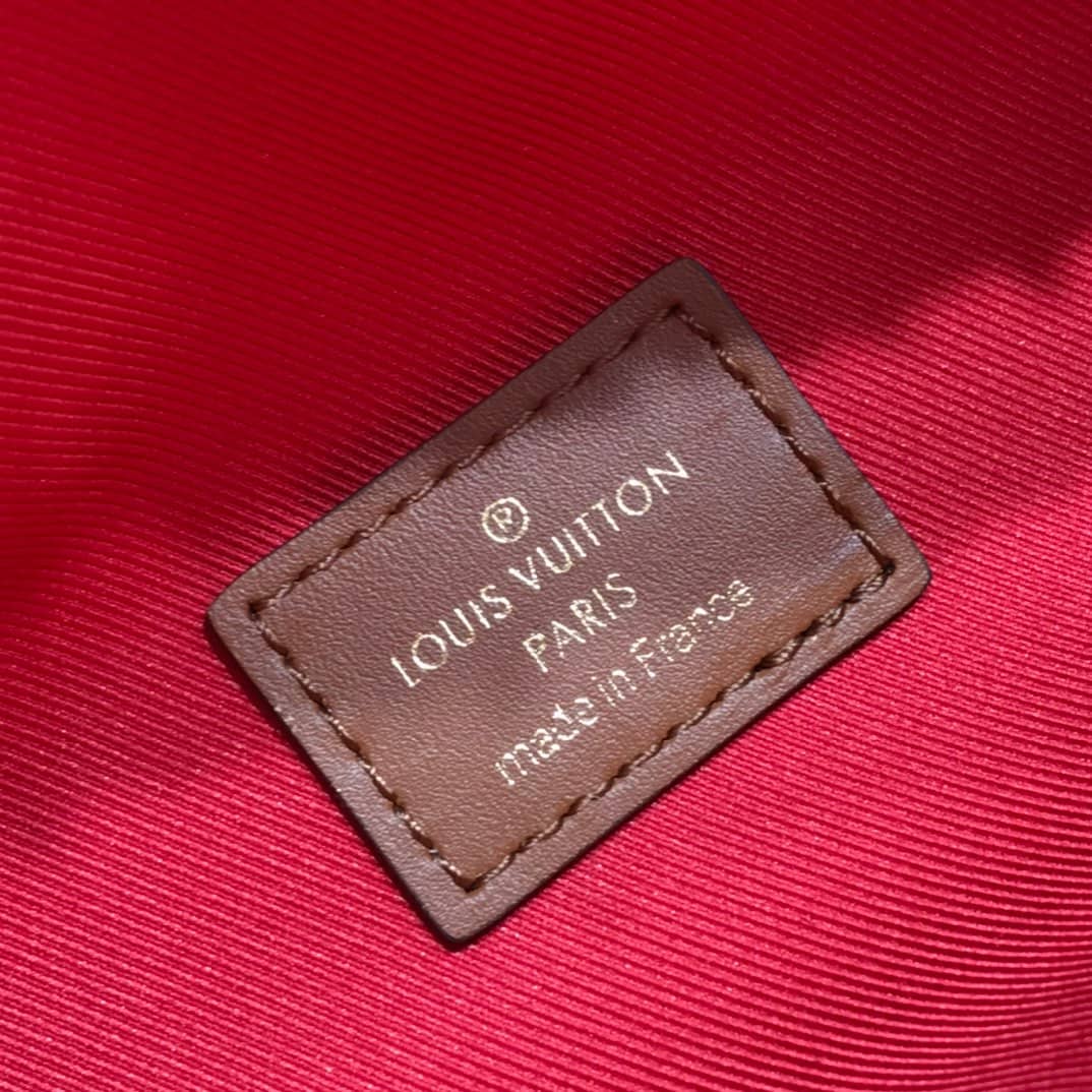 Louis Vuitton Giant Monogram Teddy MM Replica Waist Bag M55425