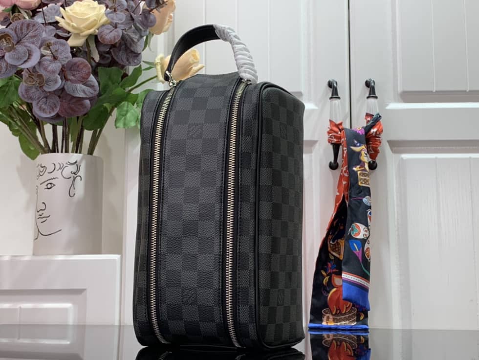 Louis Vuitton Dopp Kit Toilet Pouch Monogram Canvas M44494 Replica