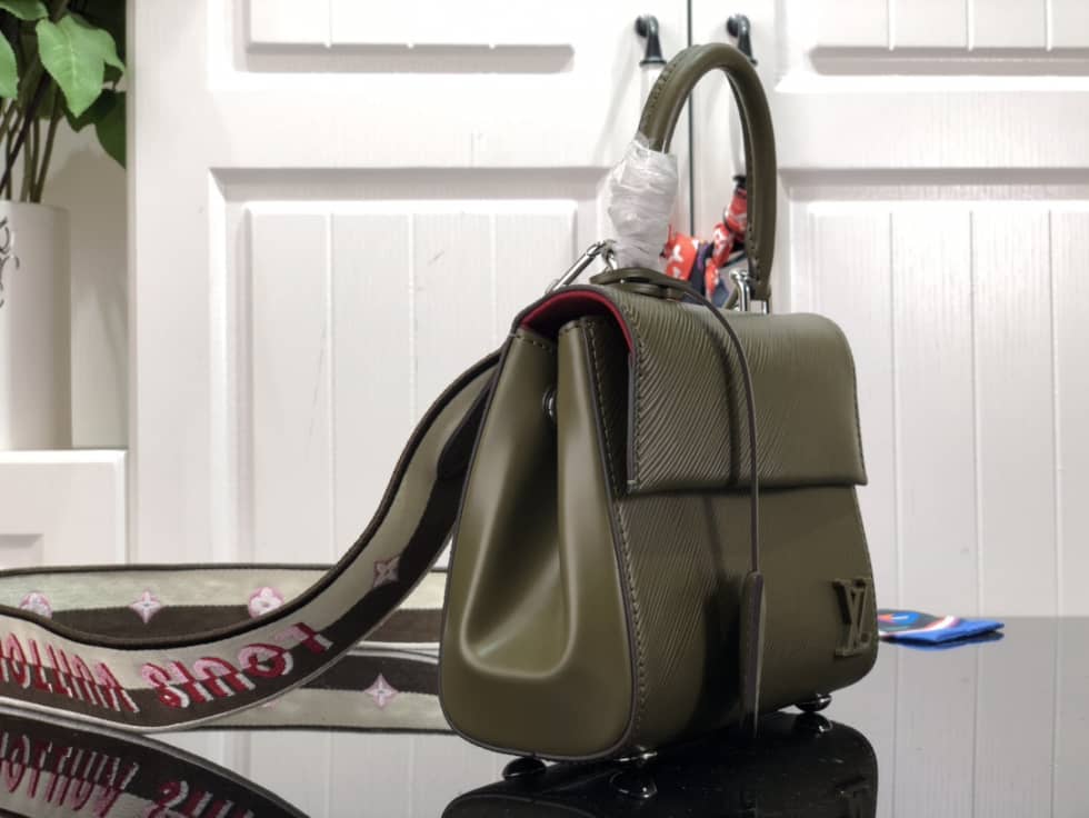 Louis Vuitton Cluny Mini Epi Leather M58928 Replica Shoulder Bag