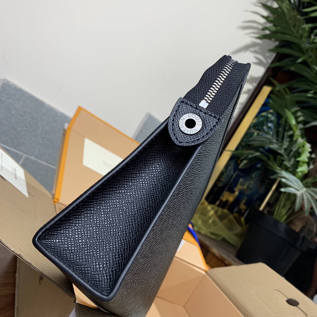 Louis Vuitton Pochette Voyage MM Replica Handbag M30675