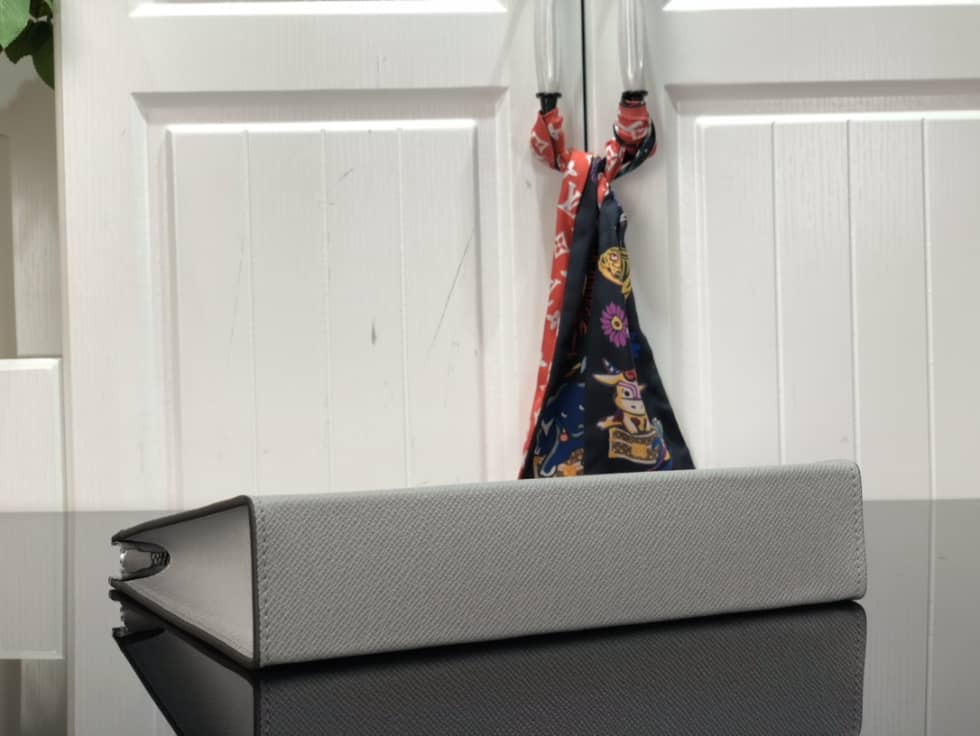 Louis Vuitton Taiga Pochette Voyage Gery M59147 Replica