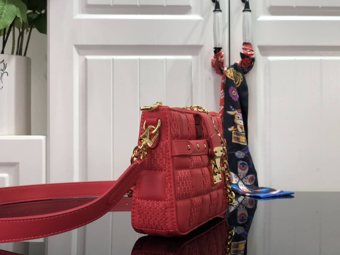 Louis Vuitton Pochette Troca Replica Shoulder Bag Red M59046