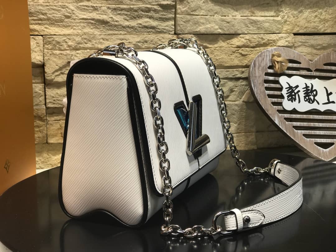 Louis Vuitton AAA Replica Chain Shoulder Bag White