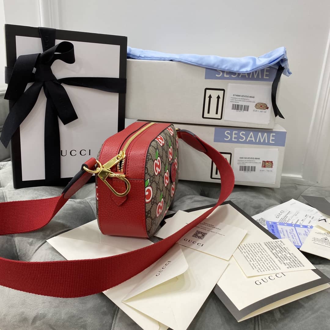 Gucci Supreme Canvas Camera Bag Replica Red 574886
