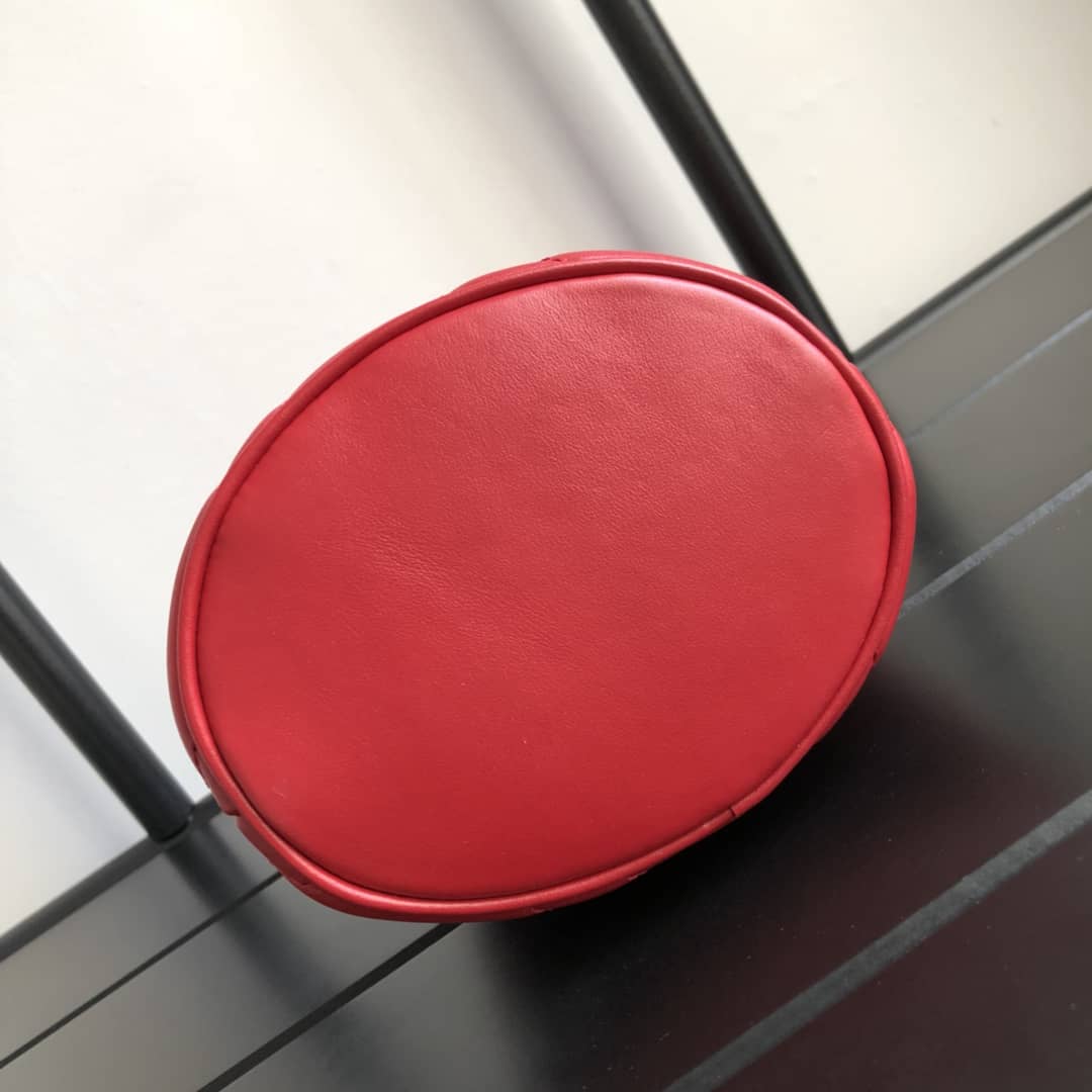 Gucci GG Marmont Mini Bucket Crossbody Bag Replica Red 575163