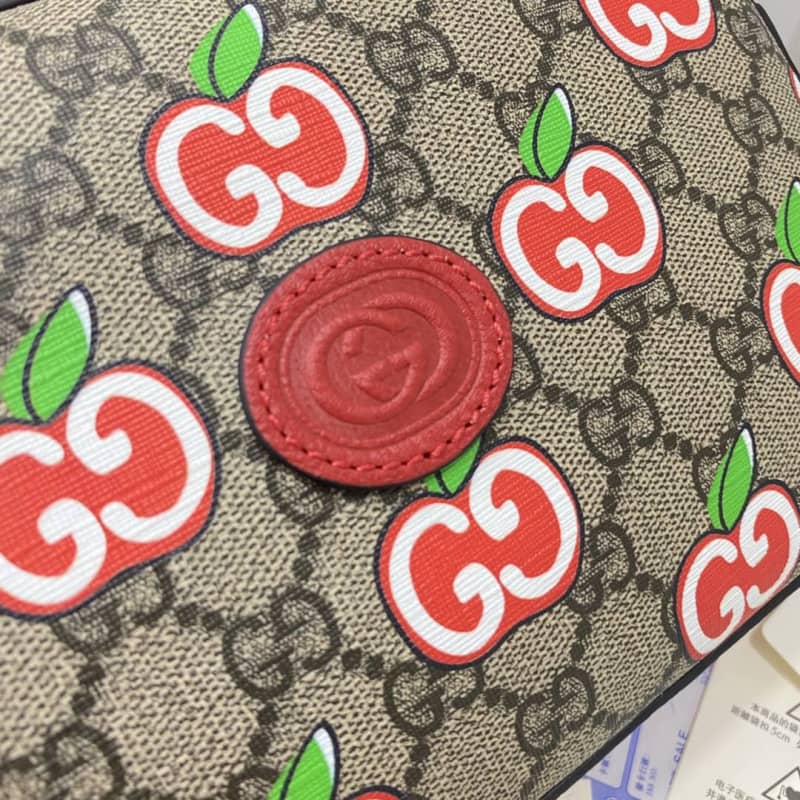 Gucci Supreme Canvas Camera Bag Replica Red 574886