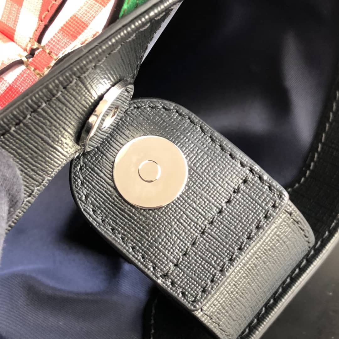 Gucci Kids GG Supreme Apple Bucket Bag Replica 653954