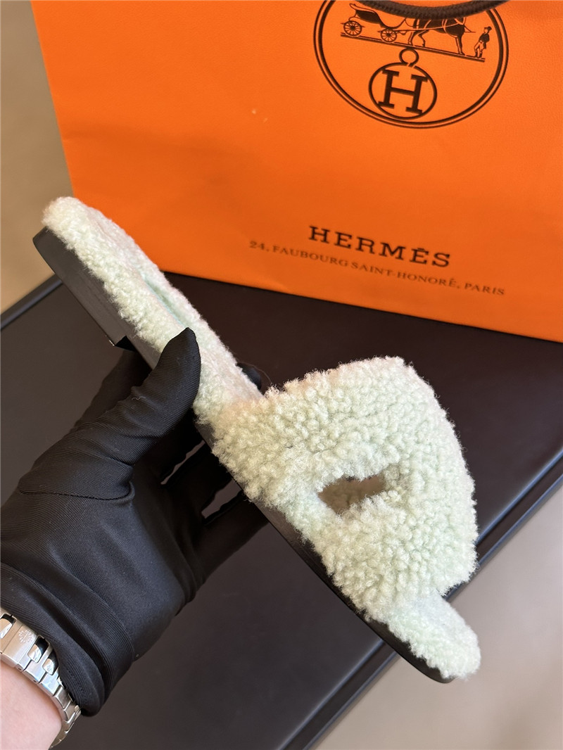 Hermès fur roll cake hair H slippers