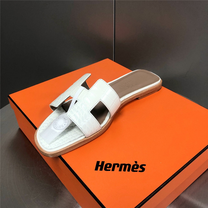 hermes oran crocodile slippers