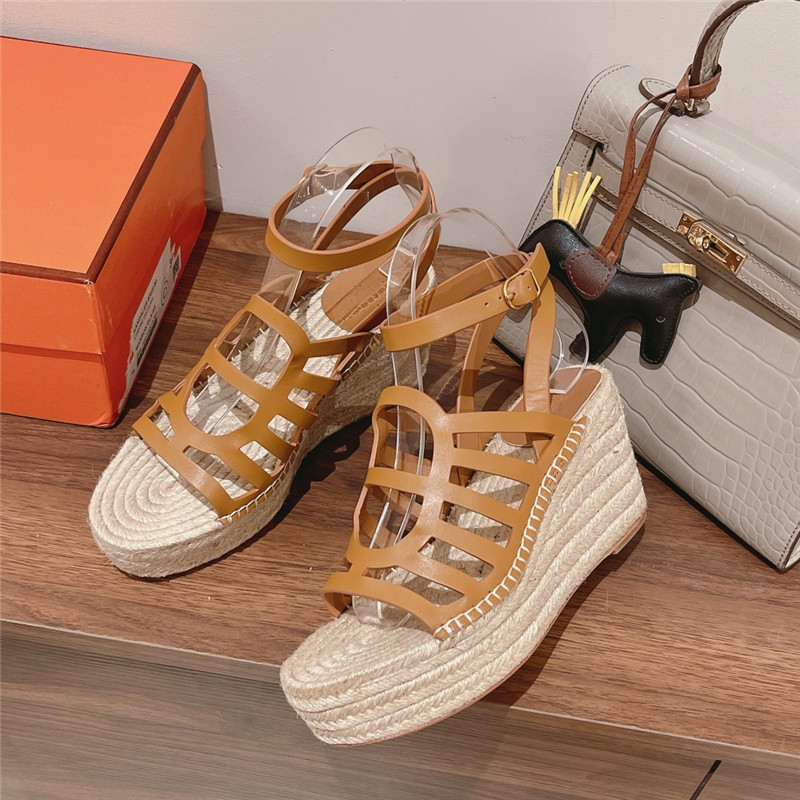 Hermès early spring new straw sandals