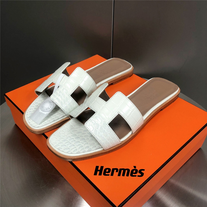 hermes oran crocodile slippers