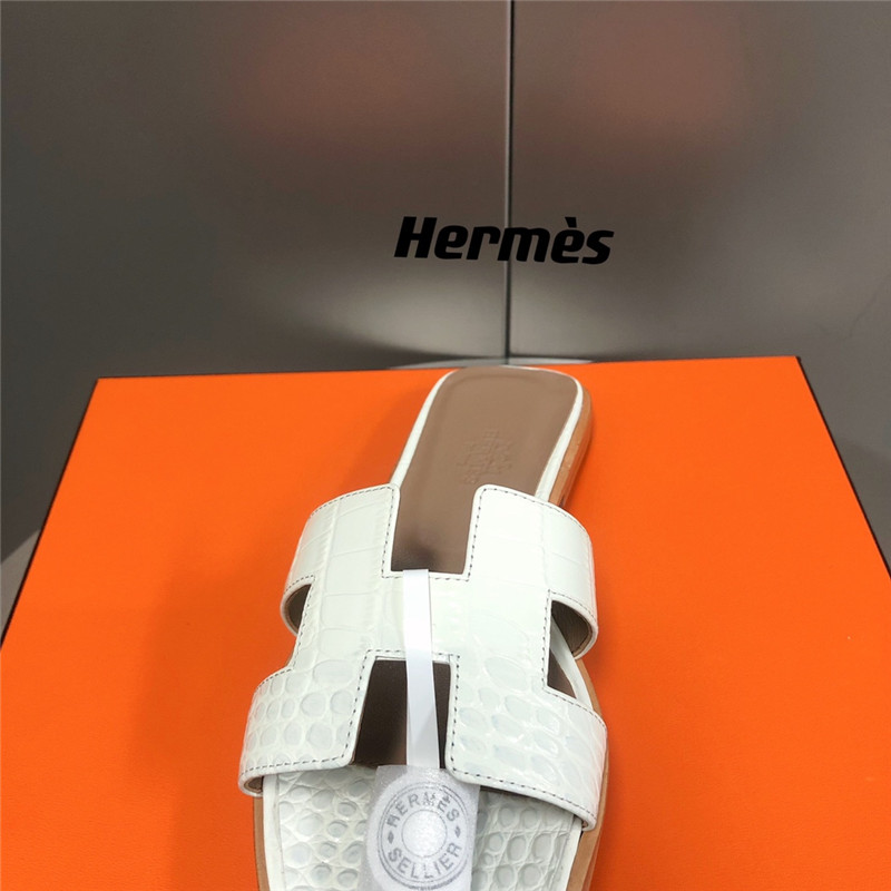 hermes oran crocodile slippers