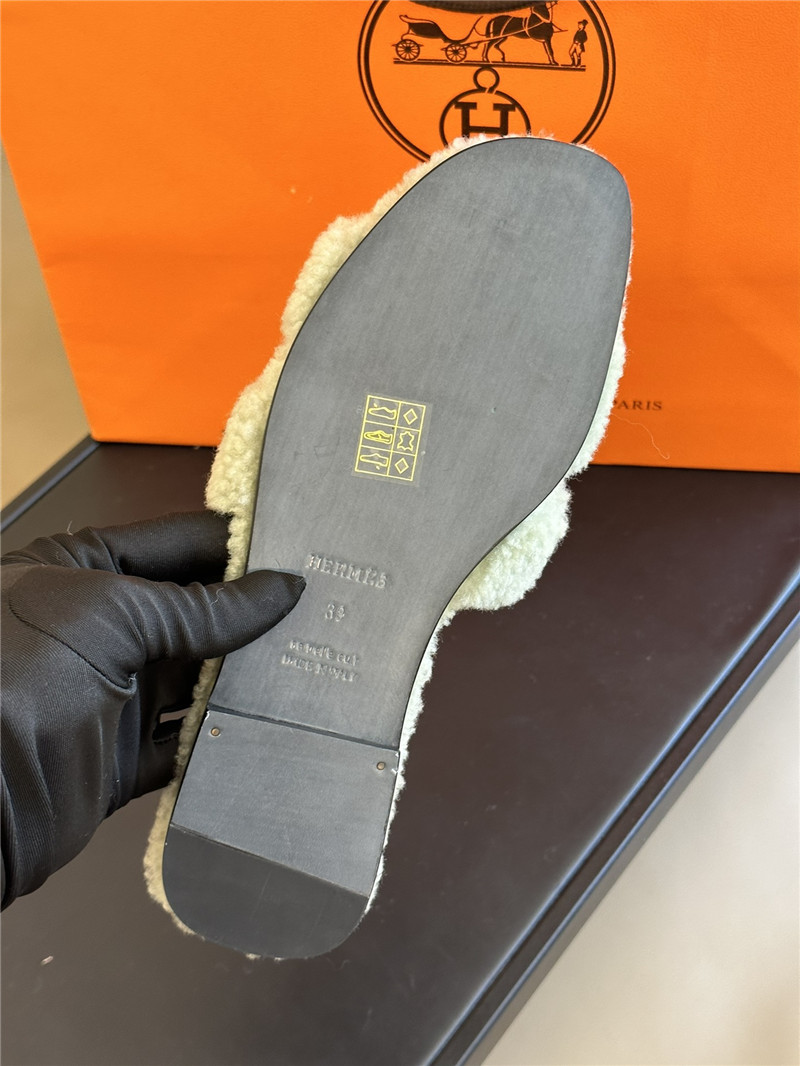 Hermès fur roll cake hair H slippers