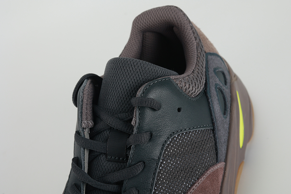 Yeezy Dupes Boost 700