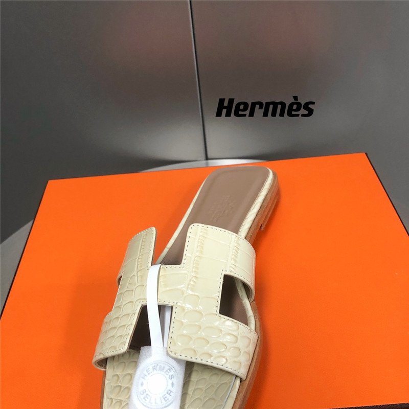 hermes oran crocodile slippers