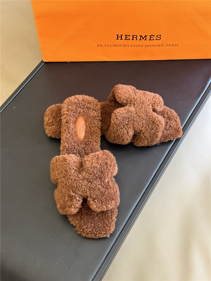 Hermès fur roll cake hair H slippers