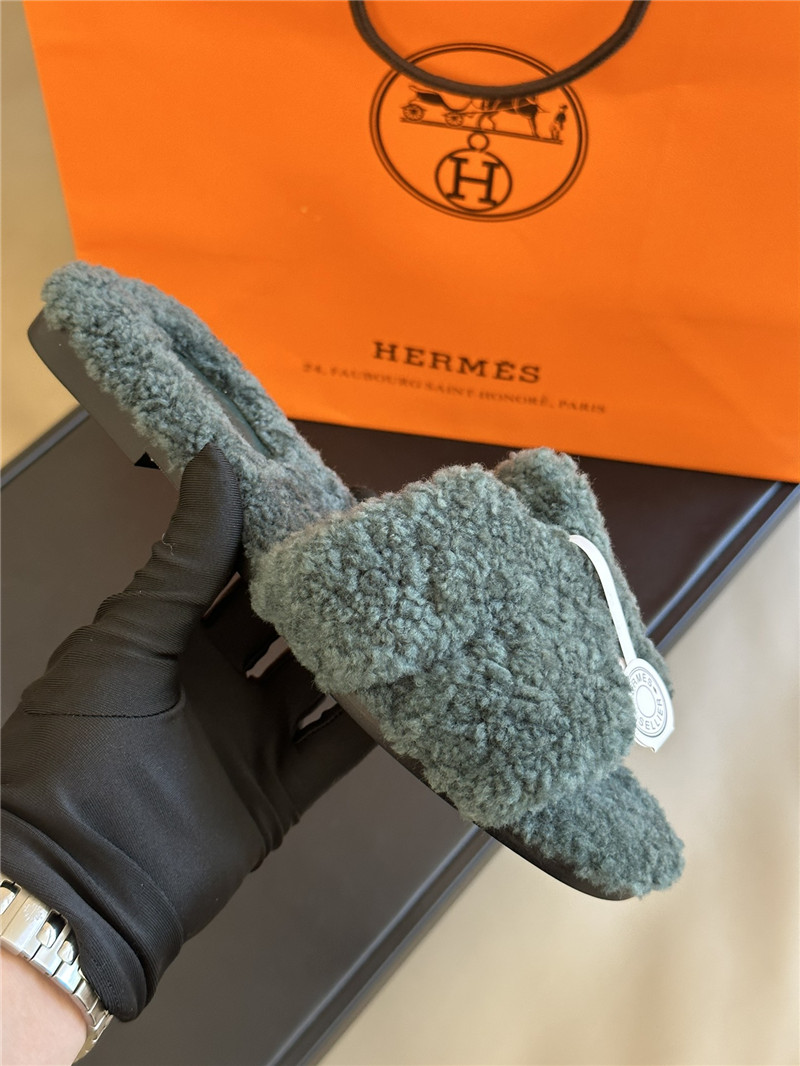 Hermès fur roll cake hair H slippers