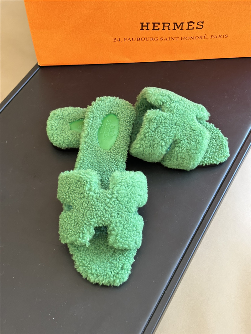 Hermès fur roll cake hair H slippers