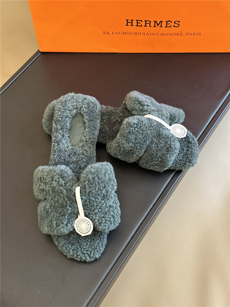 Hermès fur roll cake hair H slippers