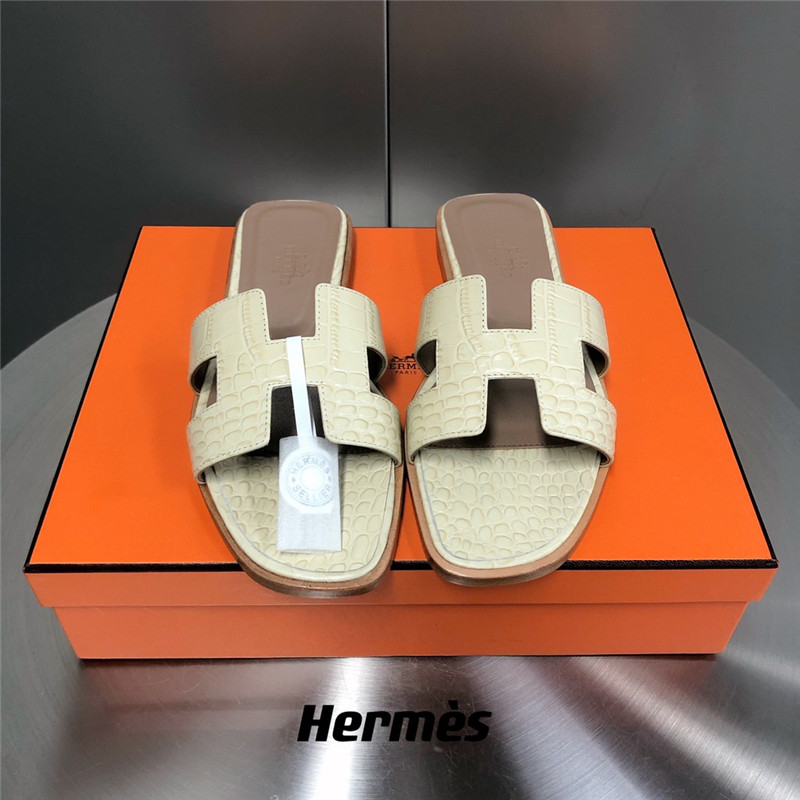 hermes oran crocodile slippers