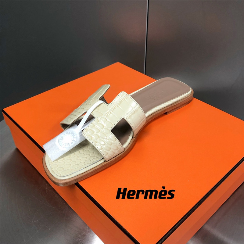 hermes oran crocodile slippers