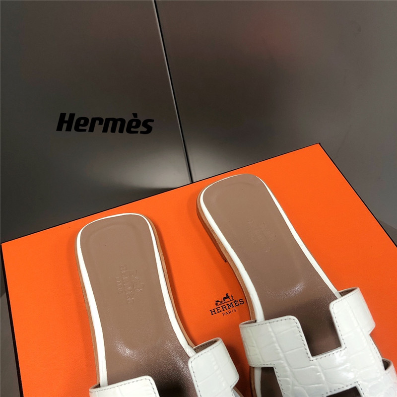 hermes oran crocodile slippers