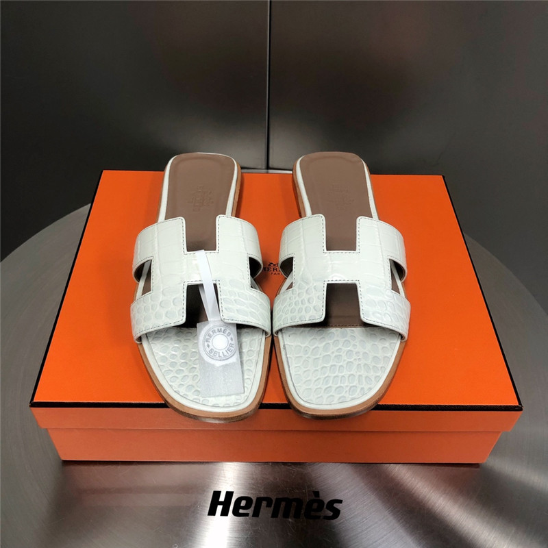 hermes oran crocodile slippers
