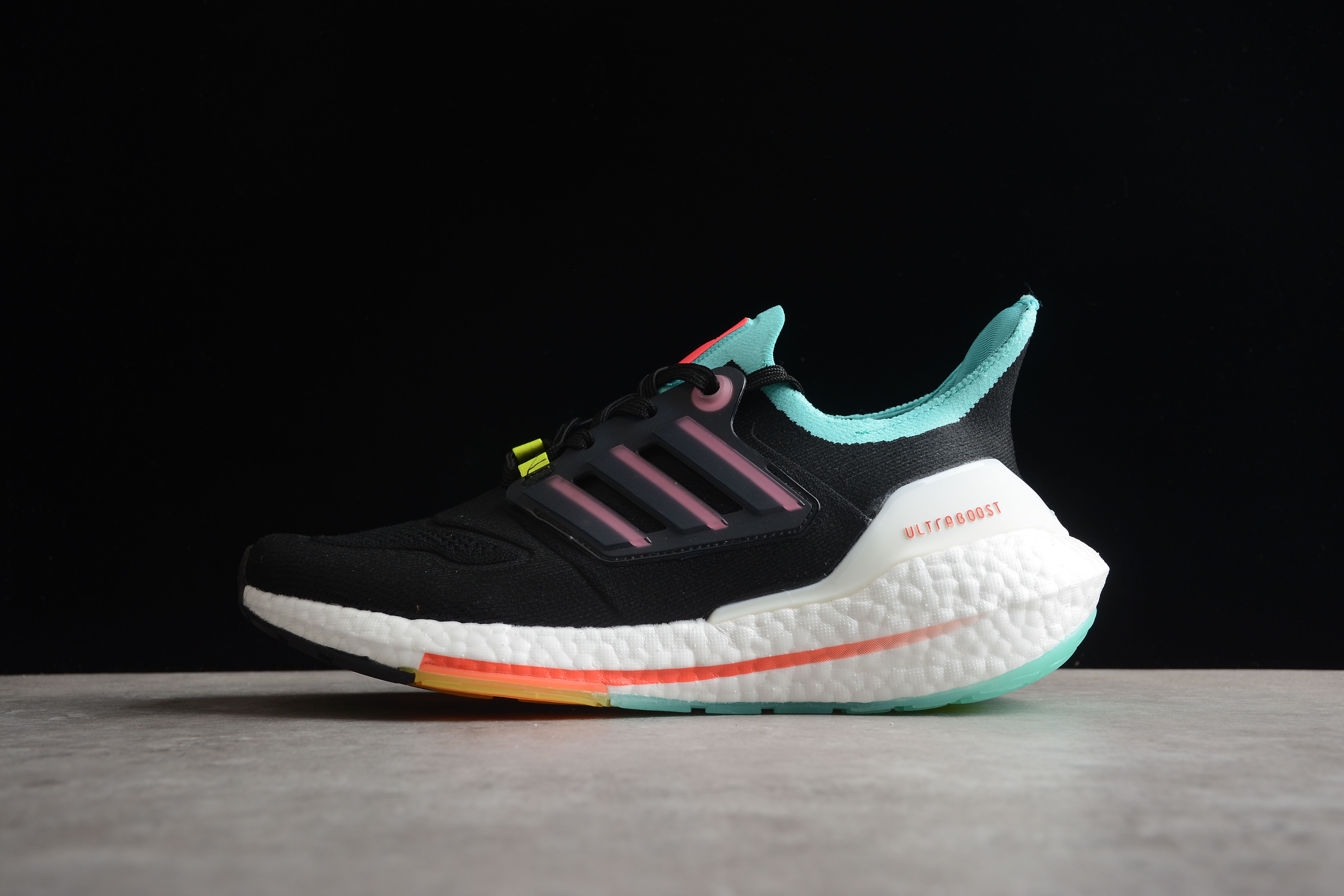 adidas Ultra Boost 22 GY4516