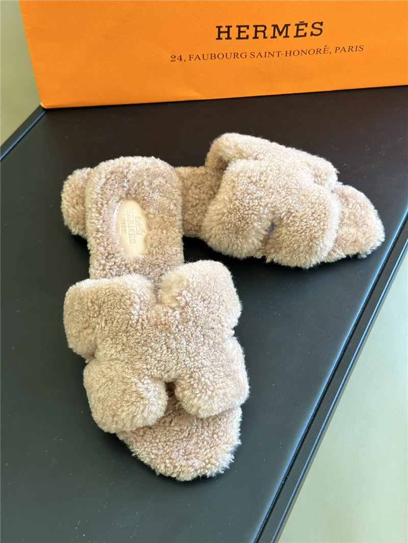 Hermès fur roll cake hair H slippers
