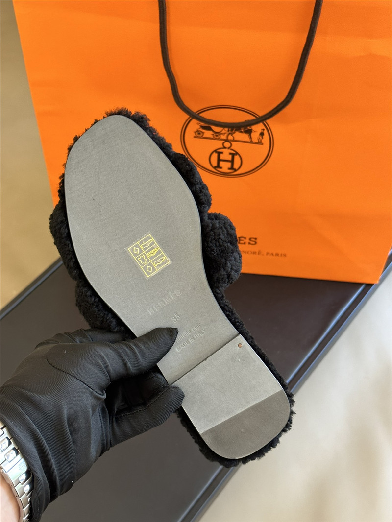 Hermès fur roll cake hair H slippers