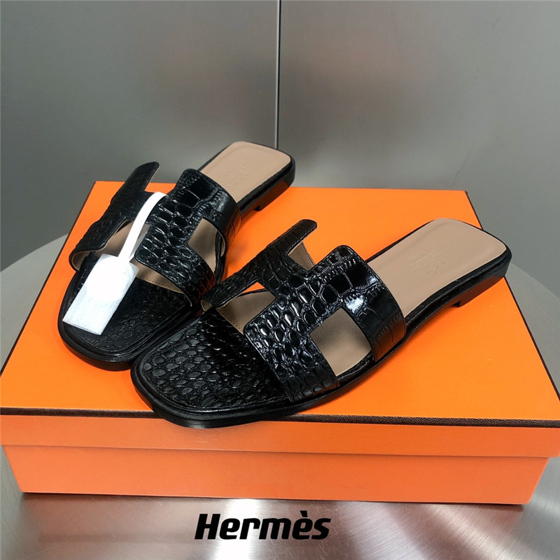 hermes oran crocodile slippers
