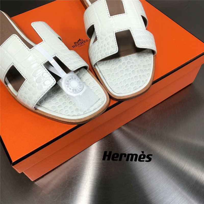 hermes oran crocodile slippers